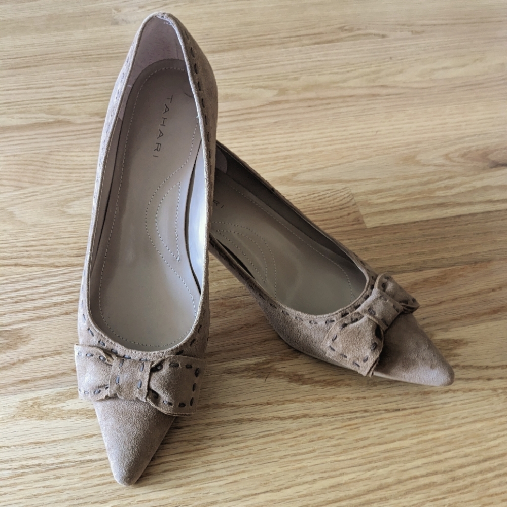 Tahari Bow kitten heels
